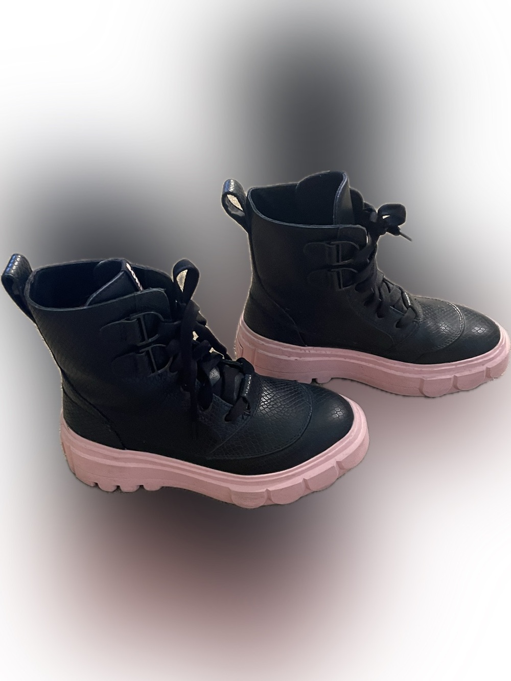SOREL Women’s Caribou X waterproof leather lace up boot; size 7.5